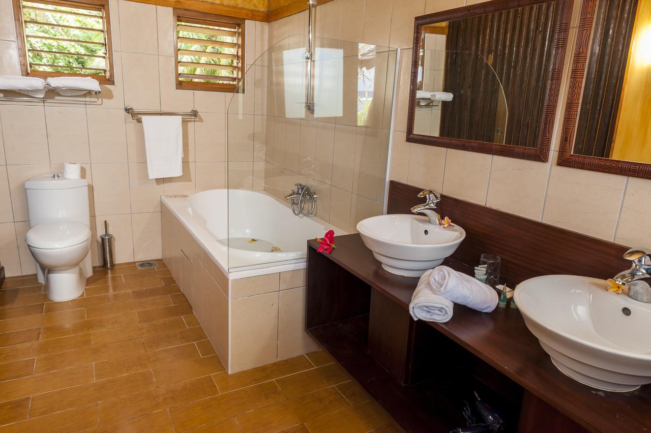 Hotel Nengone Village Mare Екстер'єр фото