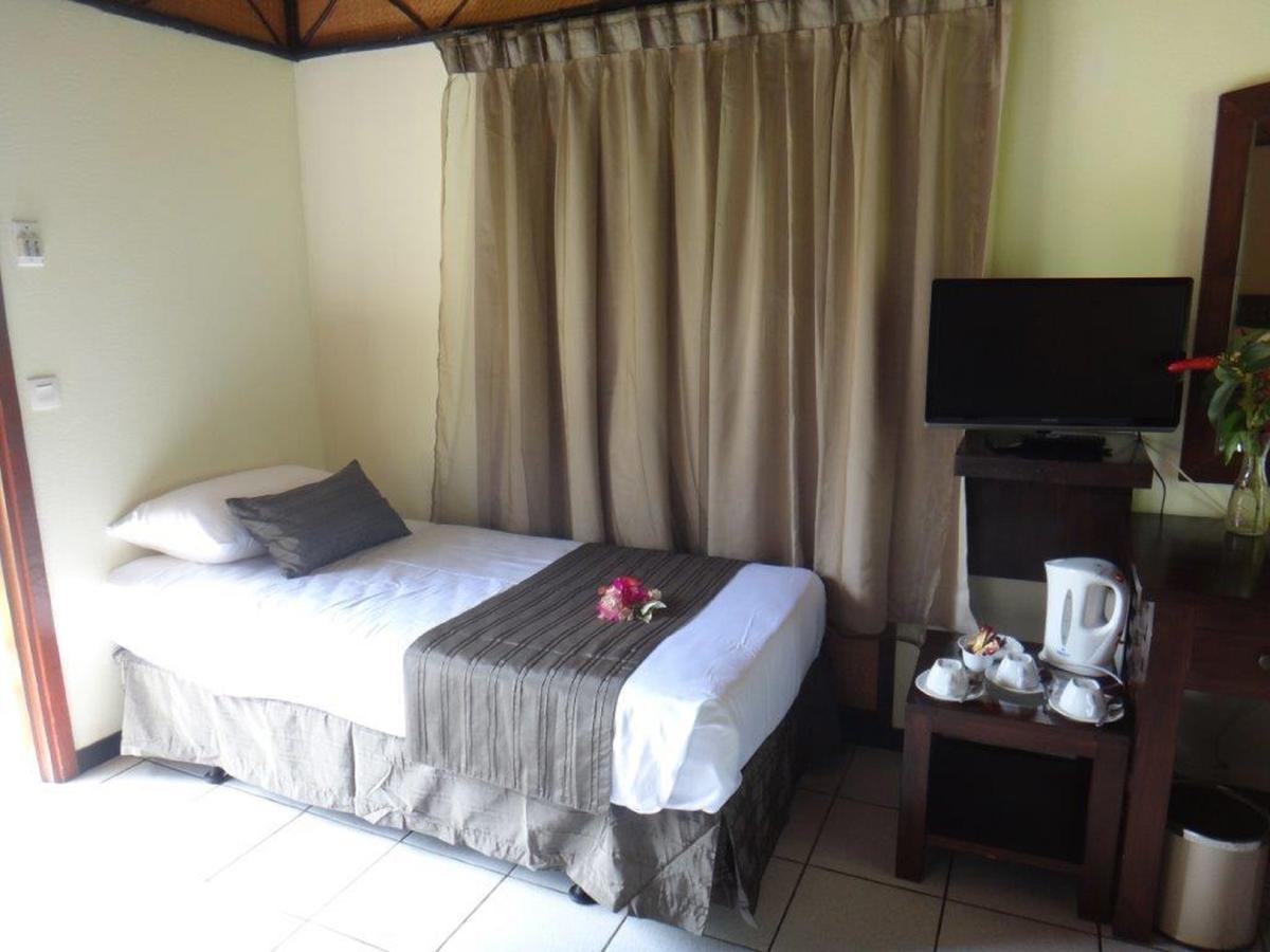 Hotel Nengone Village Mare Екстер'єр фото